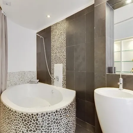 Apartament Guestready - Comfy Design Studio - Marais District Paryż